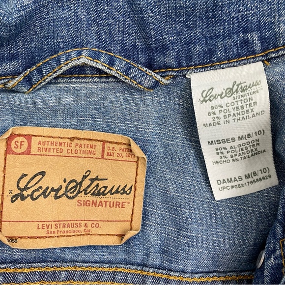 Signature Levi Strauss & Co. size Medium Women’s Blue Denim Jean Jacket - Picture 5 of 6